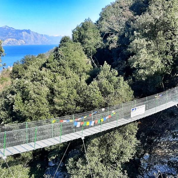 Baitone Alpino empfehlt: tibetische Brücke